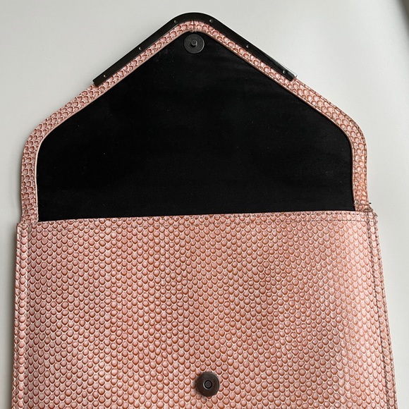 BCBGeneration clutch - Picture 4 of 5